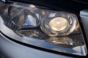 Scheinwerfer Bild3 mit der Aufbereitung von KitAutos poliert und finish mit Meguiars PlastX.