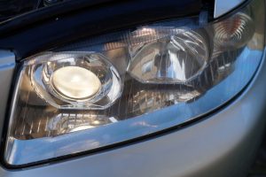 Scheinwerfer Bild2 mit der Aufbereitung von KitAutos poliert und finish mit Meguiars PlastX.